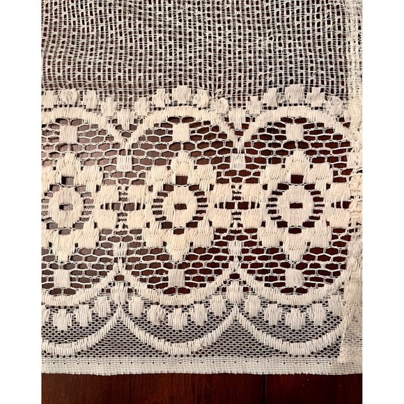 Vintage Gauzy White Lace Daisy Chain Valence | Cottagecore | Shabby Chic - Picture 3 of 7